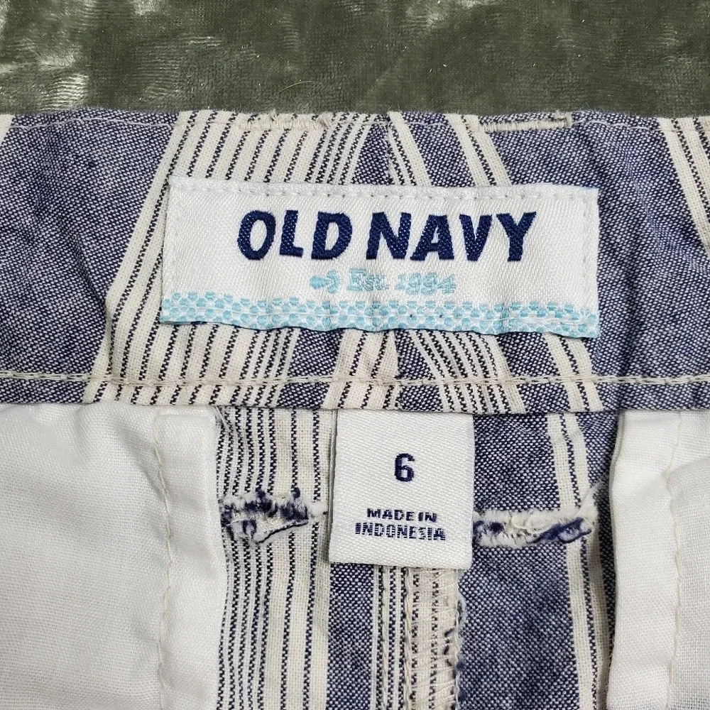 Old‎ Navy Striped Cuffed Shorts
